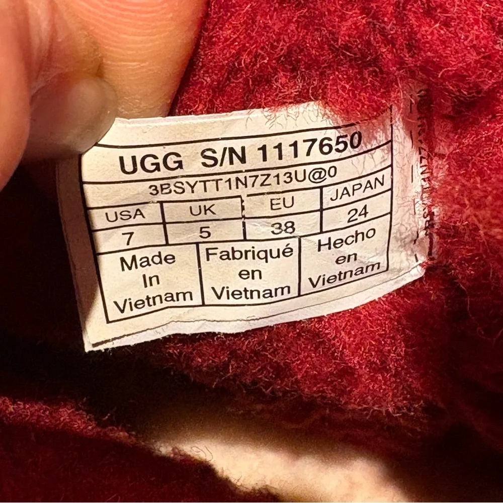 UGG Women’s Mini Bailey Corduroy Bow‎ Suede Boots Red Sz 7